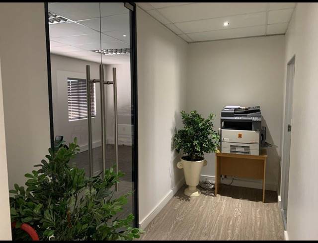 157M² BUSINESS TO LET IN DURBANVILLE CENTRAL